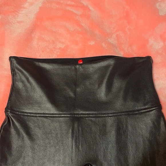 SPANX Leather Look, Black Leggings.
Brand New ~ Never Worn.
The fit is Amazing - Picture 9 of 10